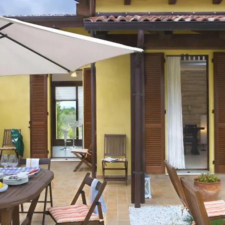 Дом отдыха Alluring Holiday In With Swimming Pool Мачерата