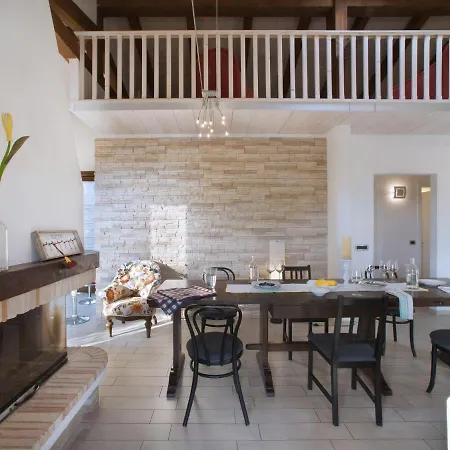 Alluring Holiday In With Swimming Pool Дом отдыха Мачерата