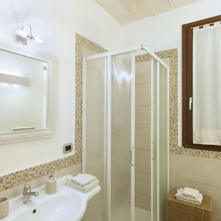 Дом отдыха Alluring Holiday In With Swimming Pool Мачерата